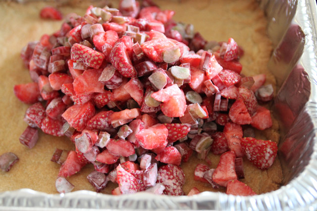 Strawberry Rhubarb Pie Bars